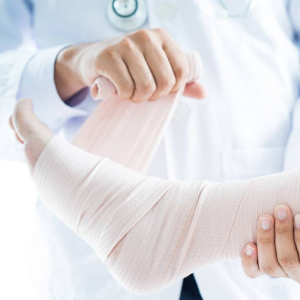 ACTUACIÓN DEL PROFESIONAL ANTE TRAUMATISMOS Y LESIONES POR AGENTES FÍSICOS