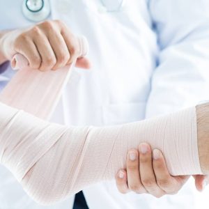 ACTUACIÓN DEL PROFESIONAL ANTE TRAUMATISMOS Y LESIONES POR AGENTES FÍSICOS