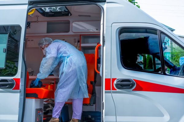 LIMPIEZA Y PUESTA A PUNTO DEL VEHÍCULO SANITARIO
